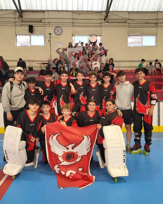 Equipo base de CPL Madrid con la afición